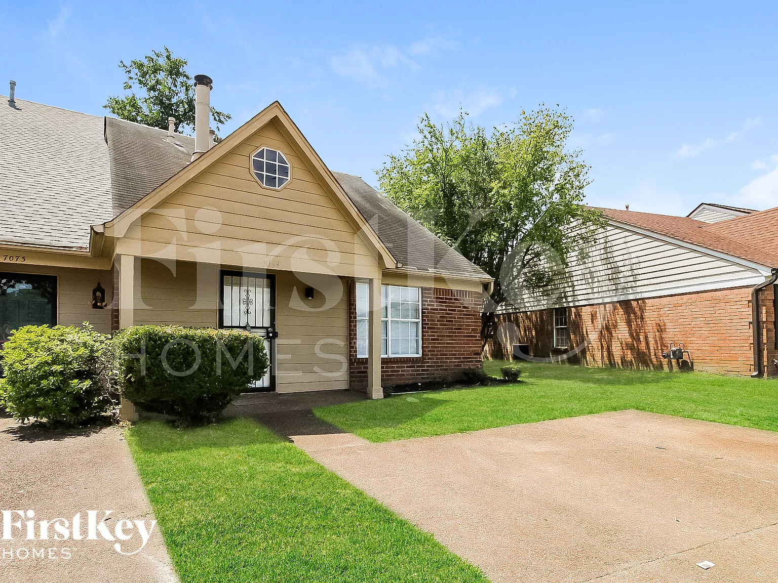 3 bed, 2.5 bath, 1373 sqft, $1,700 — Photo 2
