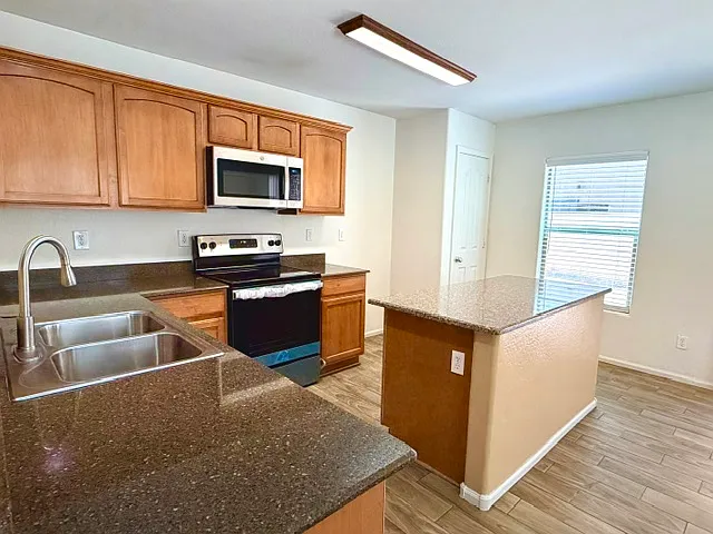 10949 W Pierson St — Photo 4