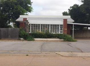 218 E 2nd St, Grandfield, OK 73546