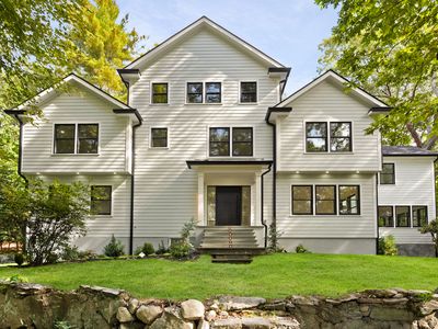 81 Blackwood Lane, Stamford, CT, 06903