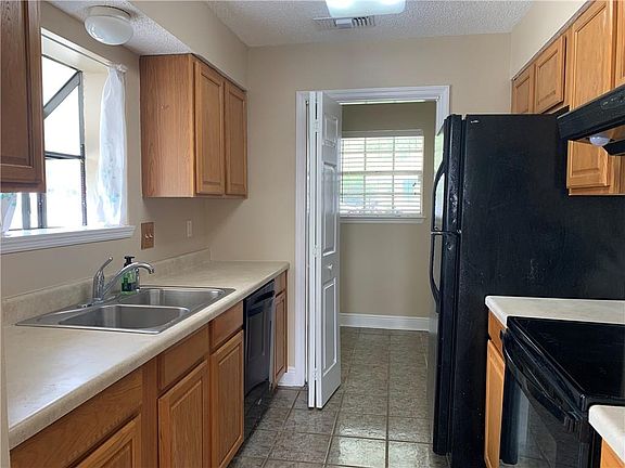 5th image of 121 Village Dr Unit 121
