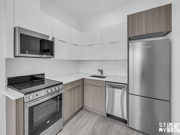 5th image of 94 Weirfield St #3R
