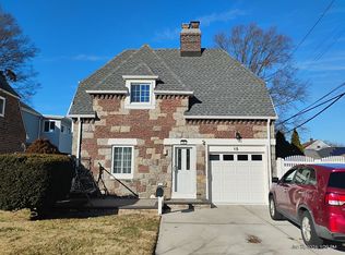 15 Tower Ct, Hempstead, NY 11550