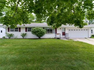 112 S Bayberry Ct, Bloomington, IL 61704
