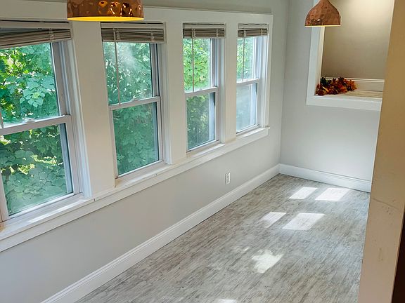 Dining room/area off kitchen
