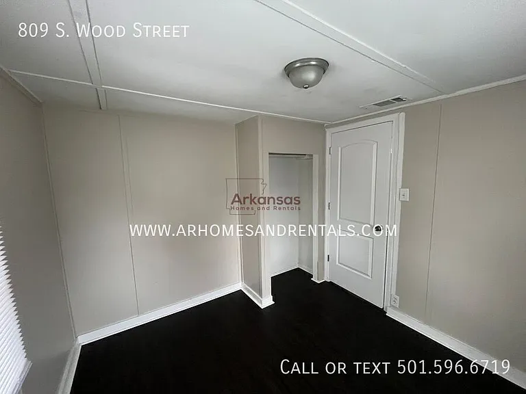 809 S Wood St — Photo 9
