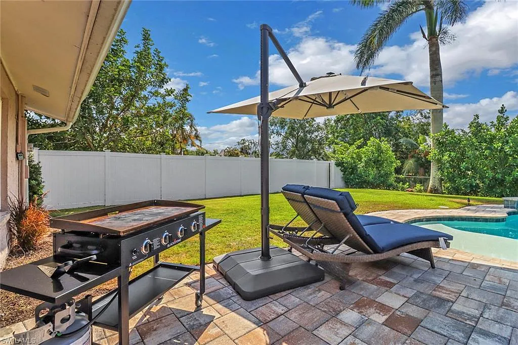 3 bed, 2.0 bath, 1528 sqft, $9,500 — Photo 4