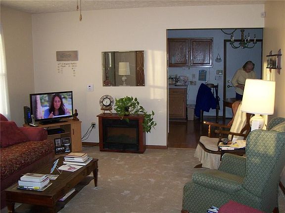 5th image of 210 Yale St