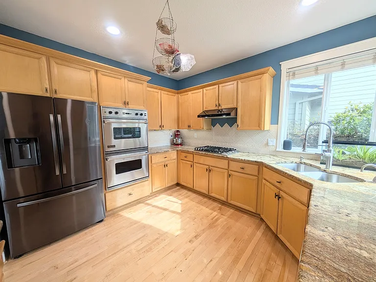 2507 Crestview Dr — Photo 11