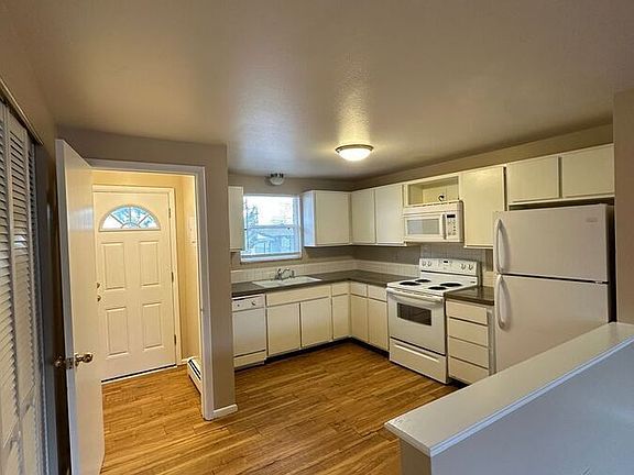 5th image of 1458-1488 E 16th St