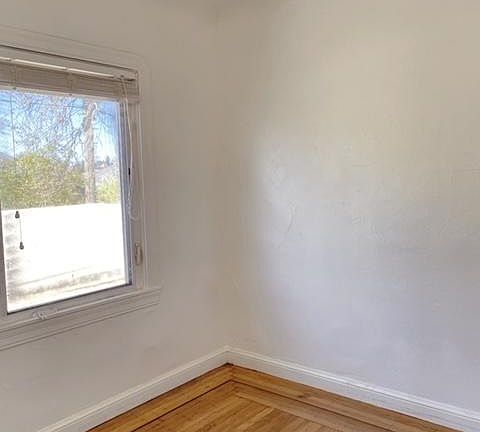 4th image of 924 Louisiana St