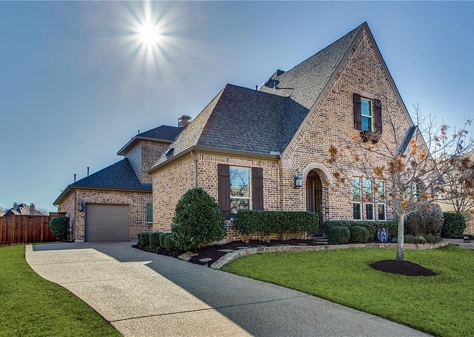 1st image of 781 Hawthorn Dr