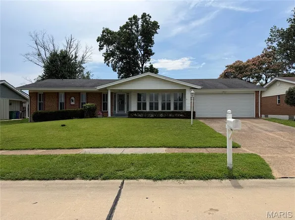 2850 Firelight Dr, Saint Louis, MO 63129