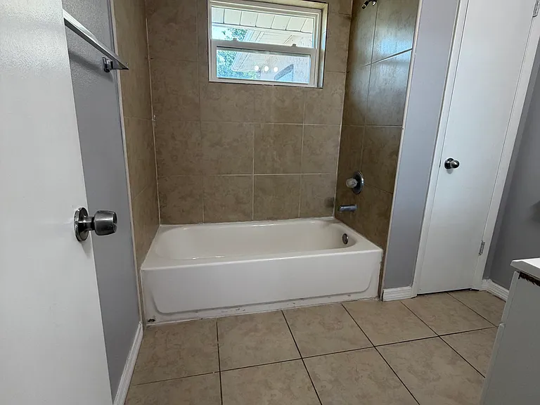 9135 Haverford Ln — Photo 6