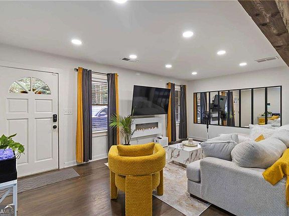 5th image of 2327 Young Rd