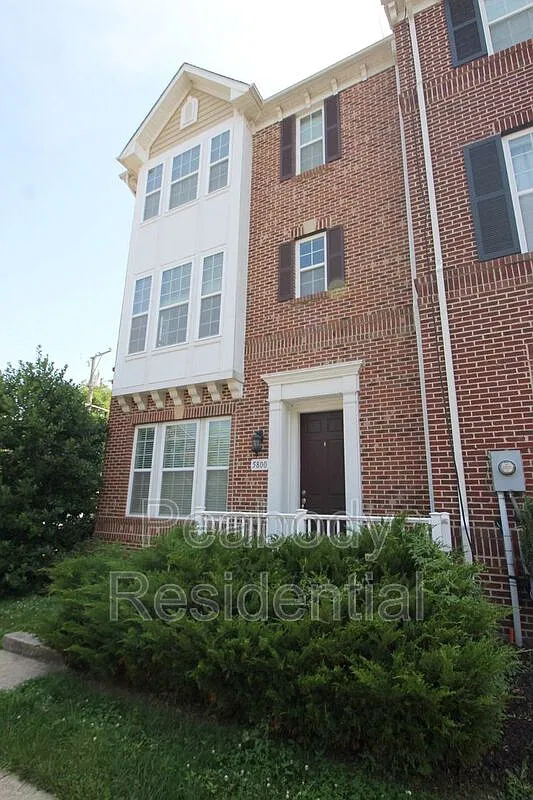 3 bed, 3.5 bath, 1756 sqft, $3,695 — Photo 2