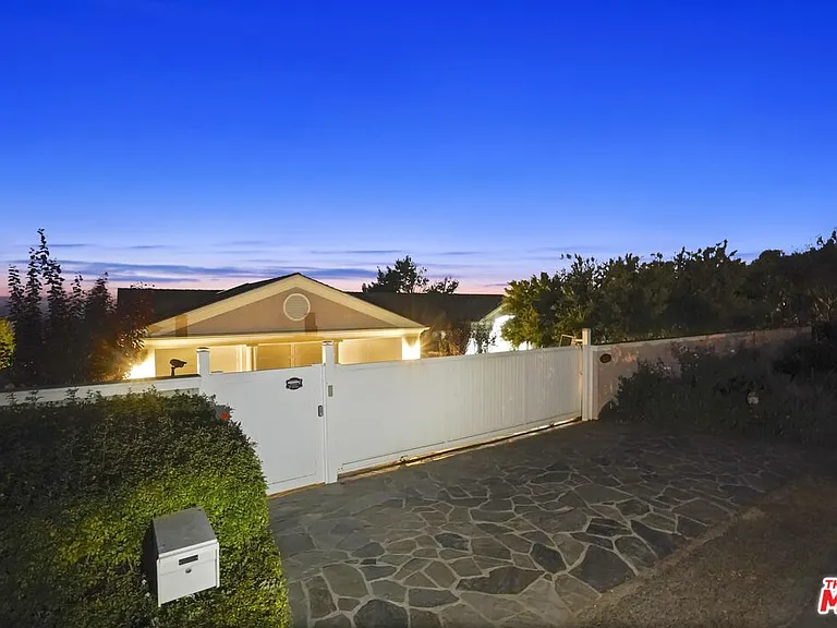 7335 Birdview Ave — Photo 73
