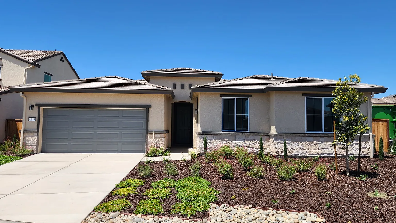 1445 Ascot Ln photo 1