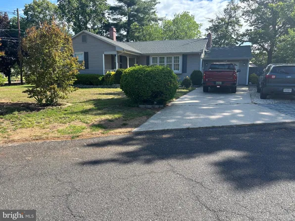 137 Fairfax Dr, Cinnaminson, NJ 08077