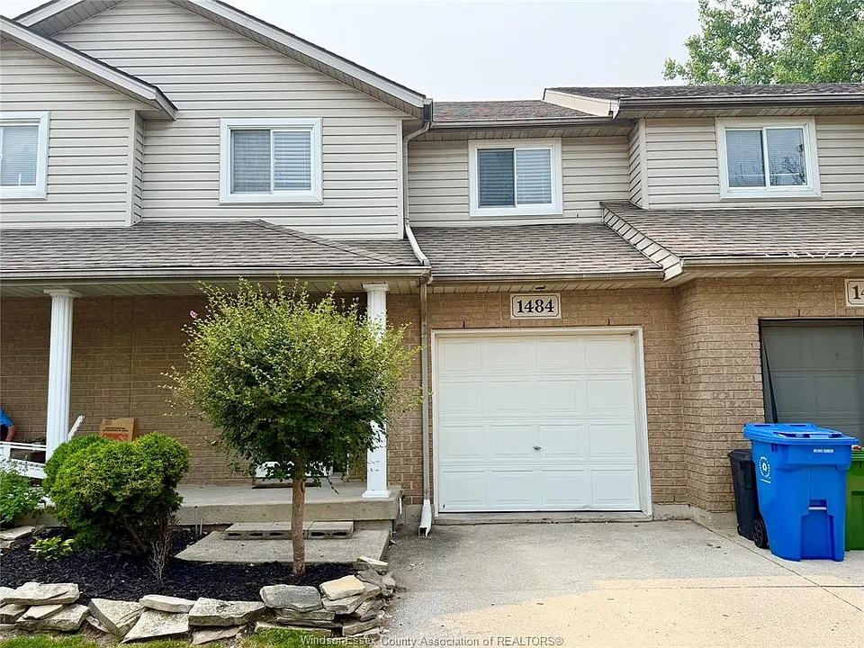 1484 Border Cres