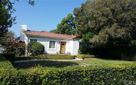 2nd image of 1975 S El Molino Ave