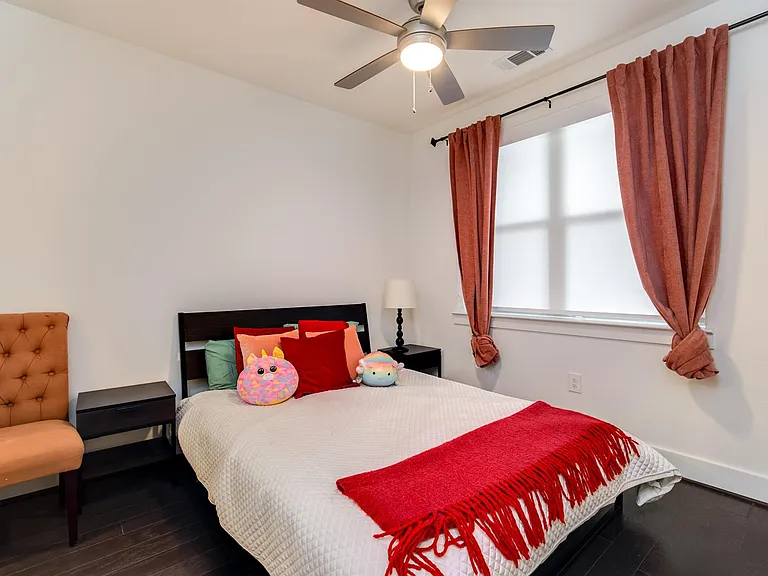 4819 Caroline St #308 — Photo 9