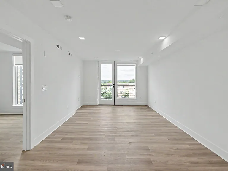 701 N Henry St #502 — Photo 35