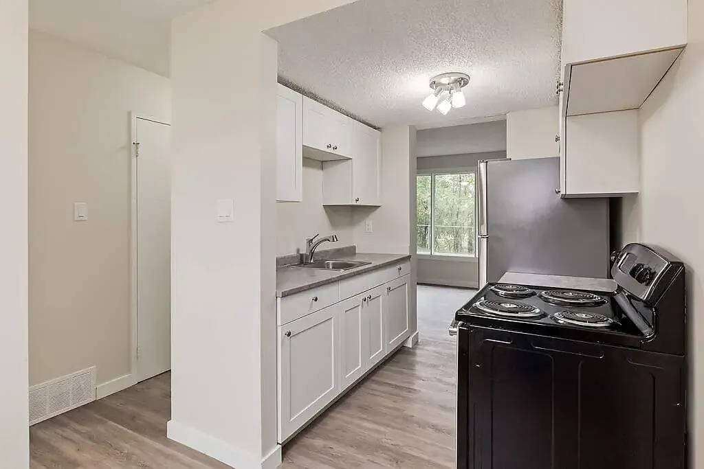 Lynbrook Townhouses — Photo 3