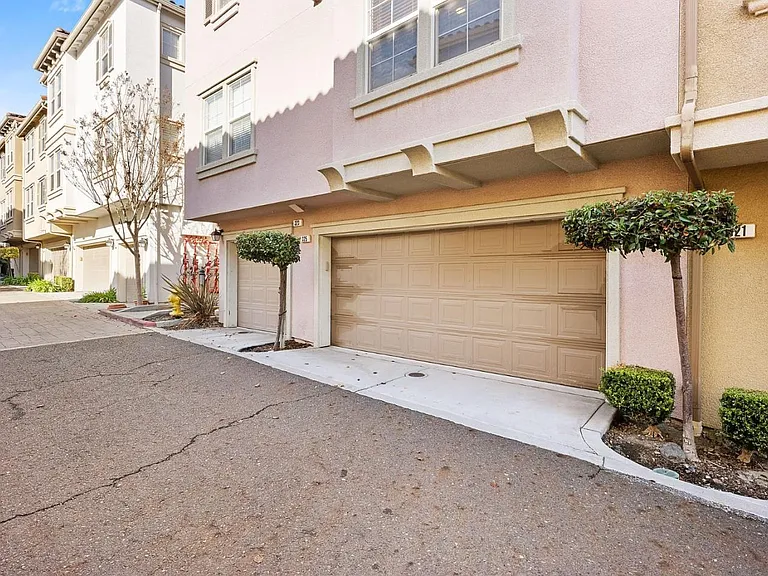 325 Casselino Dr — Photo 17