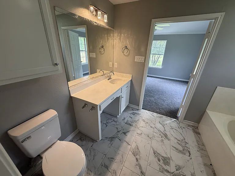 Primary bedroom bathroom