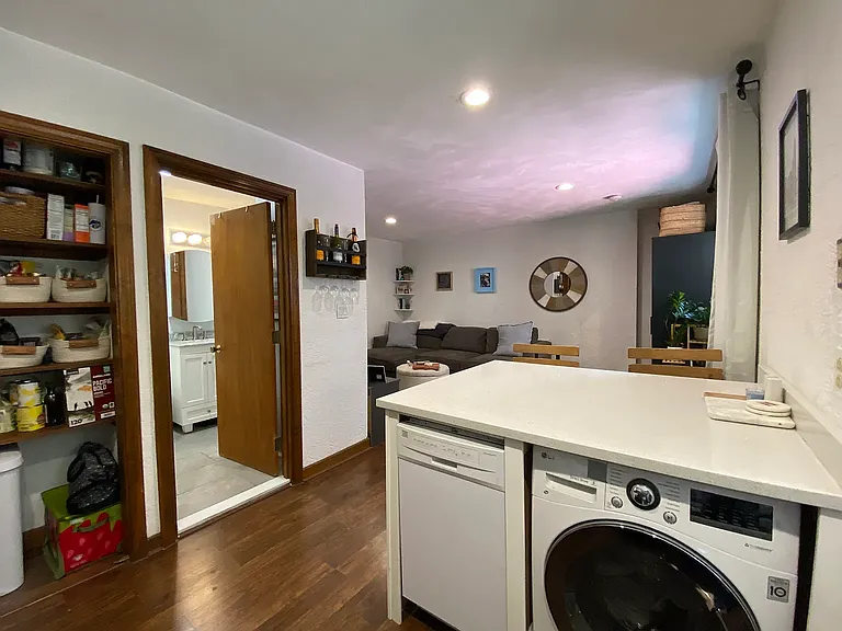 7 Lathrop Pl #1R — Photo 4