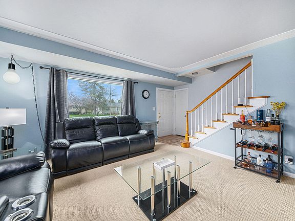 5th image of 125 Leland Dr N