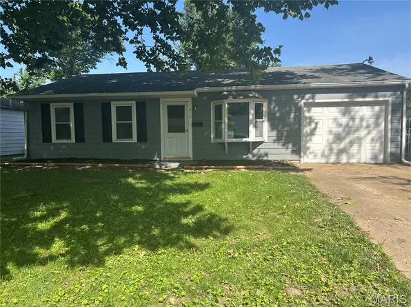 517 Saint Barbara Ln, Cahokia, IL 62206