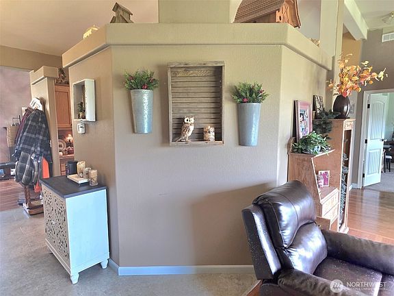 4th image of 8905 Canal Road SE