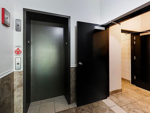 3rd image of 1915 W Diversey Pkwy APT 402