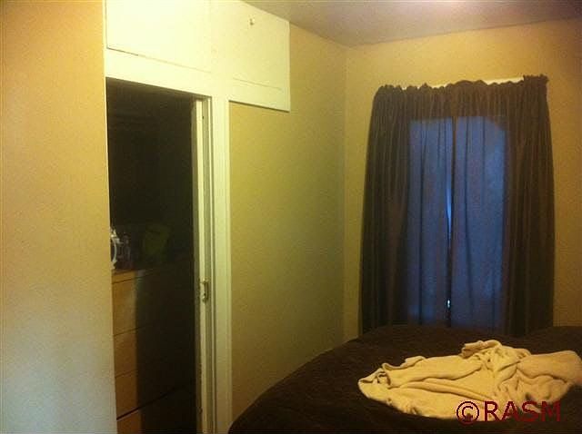 2nd image of 810 Wall St