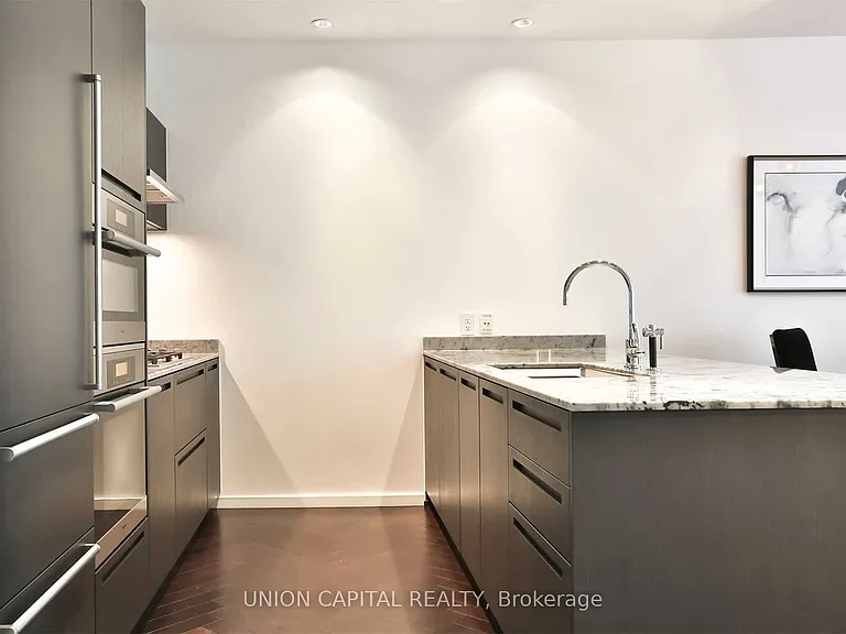 180 University Ave #5805 — Photo 10