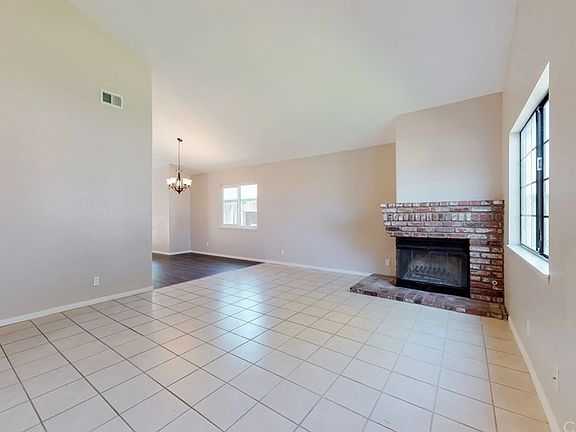 5th image of 15555 Rose St