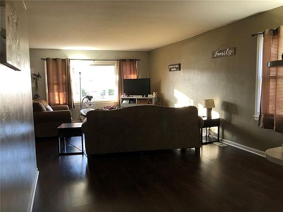 4th image of 106 Marshall St