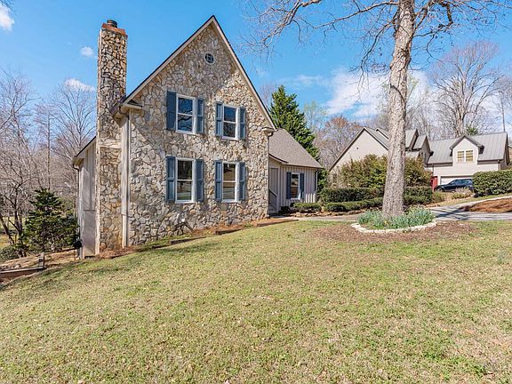 2nd image of 302 Golf View Ln
