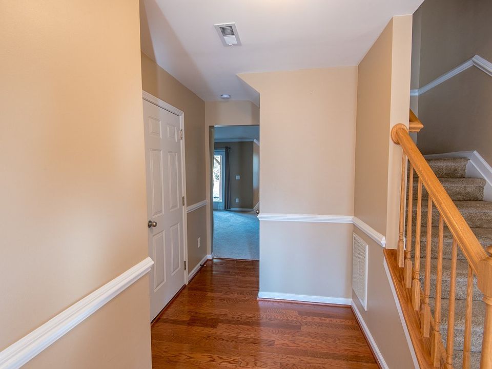 2nd image of 1204 Haywards Hearth Ln