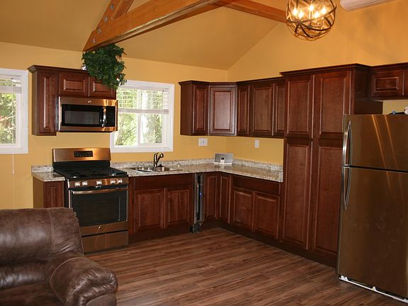 2nd image of 1061 La Grande Ave