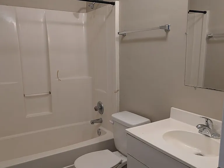 2555 Chateau Ln — Photo 10
