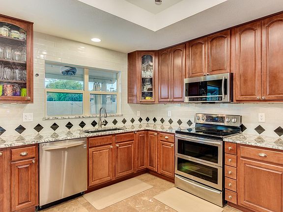 5th image of 987 E Dava Dr