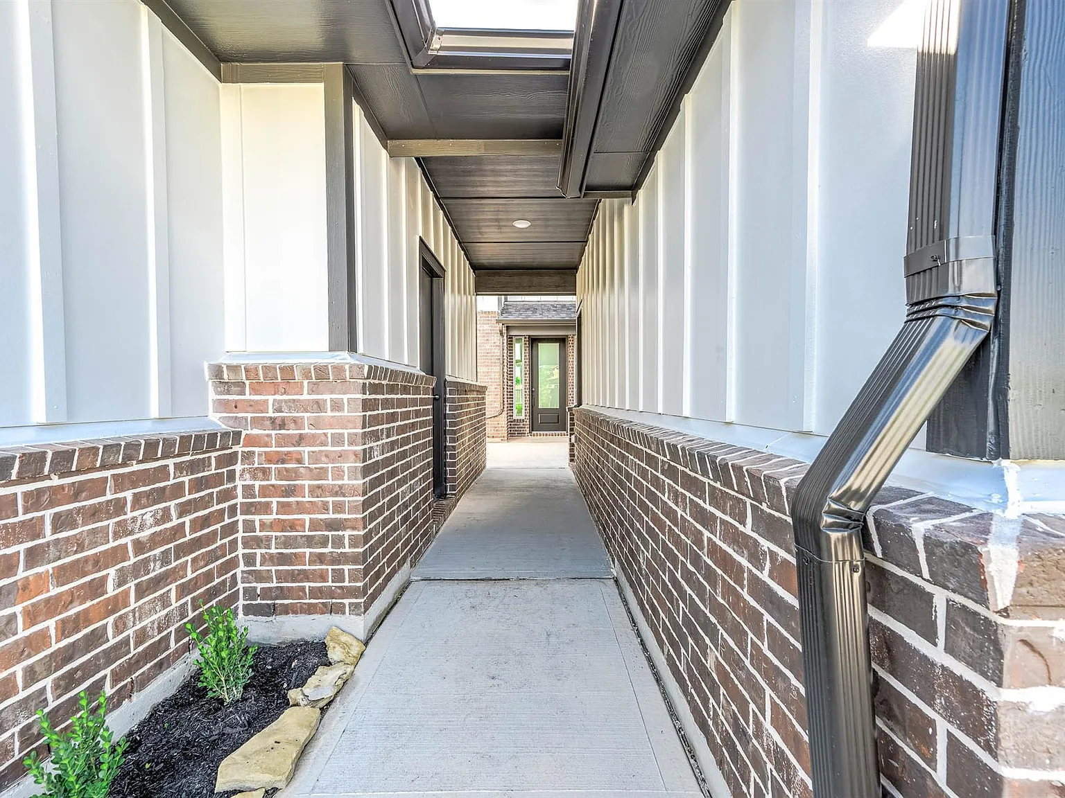 5 bed, 4.5 bath, $3,900 — Photo 4