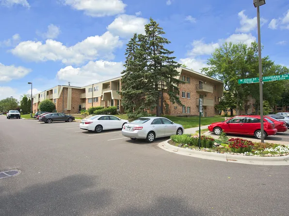 7316 22nd St W #304, Saint Louis Park, MN 55426