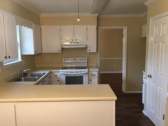4th image of 126 Maple Creek Dr