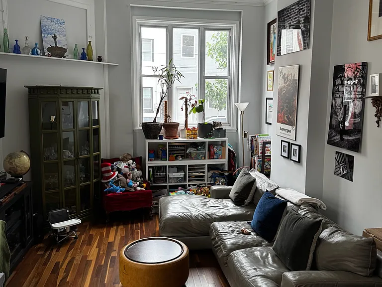 426 Tasker St — Photo 3