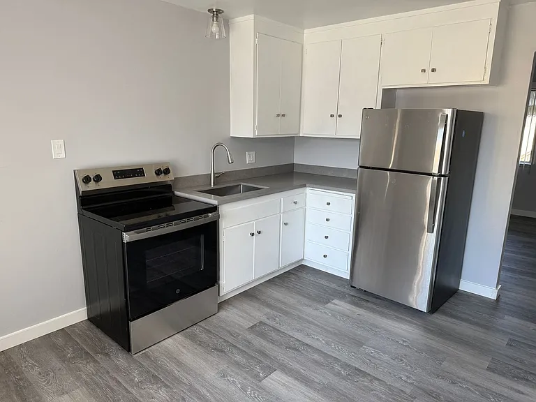 1153 Jefferson St — Photo 2