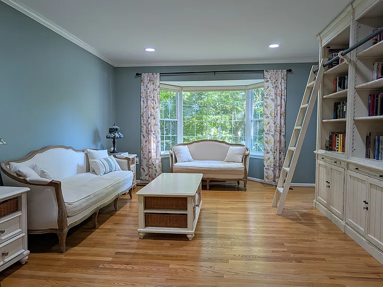 2334 Putnam Ln — Photo 3
